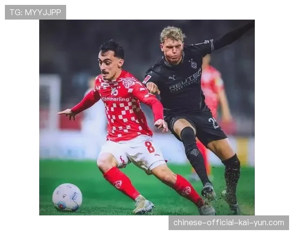 实时报道：美因茨vs门兴，比赛因球迷投掷杂物中断十分钟